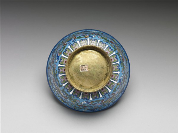 掐絲琺瑯番蓮紋碗