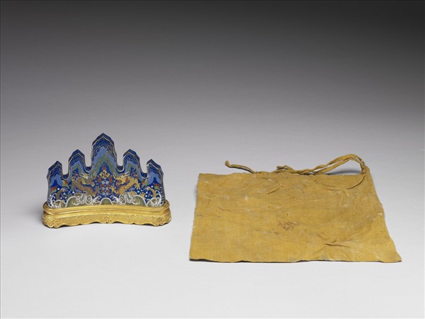 掐絲琺瑯龍紋筆山