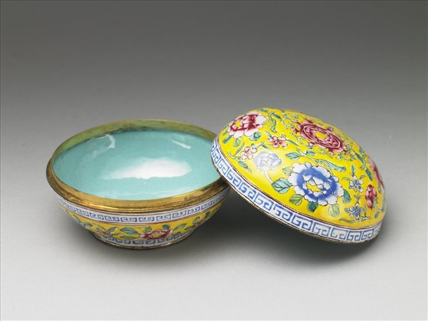 銅胎畫琺瑯芙蓉紋圓盒