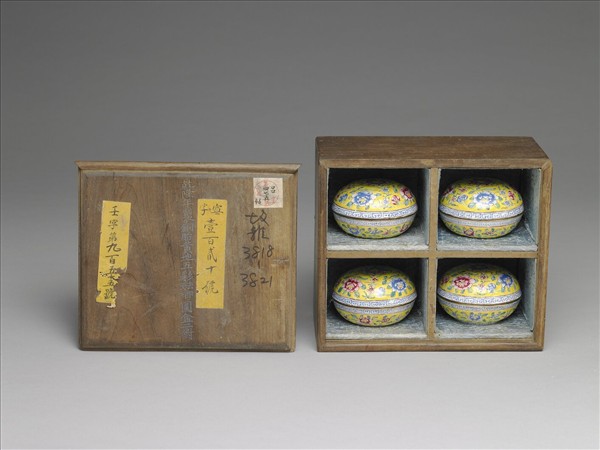 銅胎畫琺瑯芙蓉紋圓盒