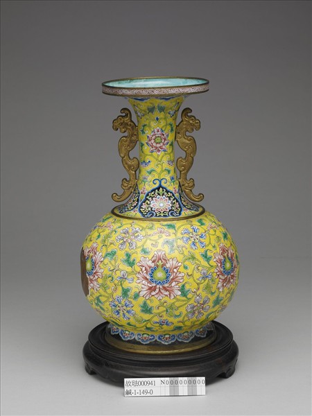 銅胎畫琺瑯番蓮紋瓶