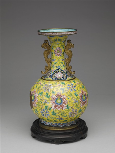 銅胎畫琺瑯番蓮紋瓶