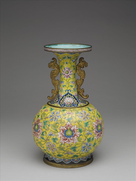 銅胎畫琺瑯番蓮紋瓶