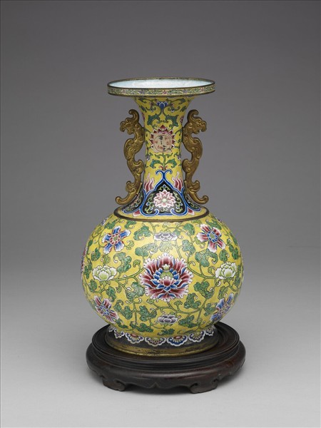 銅胎畫琺瑯番蓮紋瓶