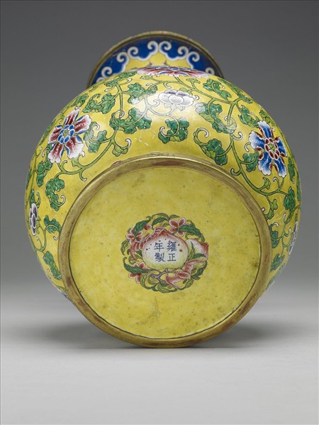 銅胎畫琺瑯番蓮紋瓶