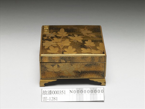 牡丹松蒔繪方盒