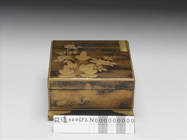 牡丹松蒔繪方盒