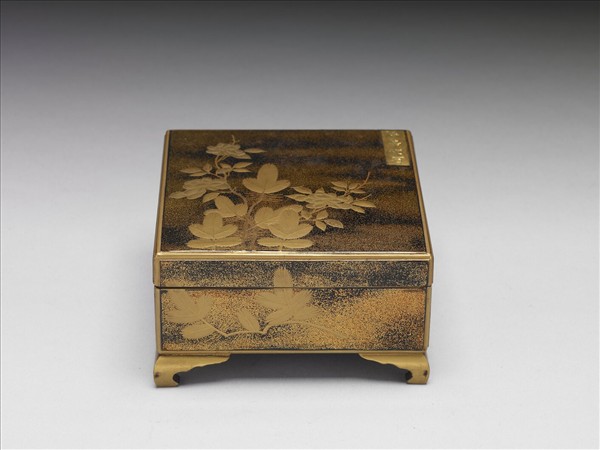 牡丹松蒔繪方盒