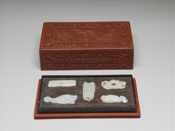 剔紅獅紋長方盒