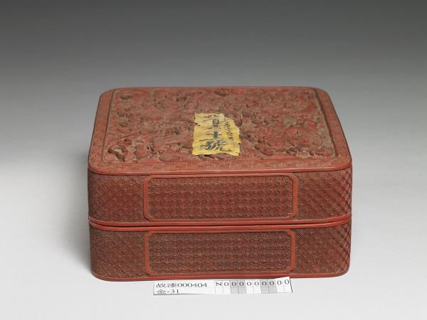 剔紅龍紋盒
