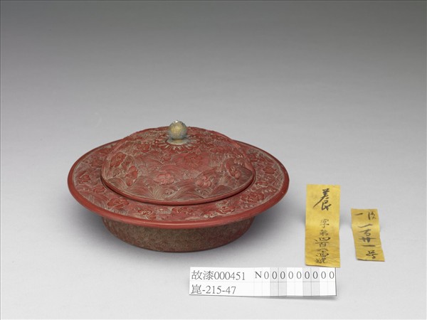 剔紅梅花水波紋盒