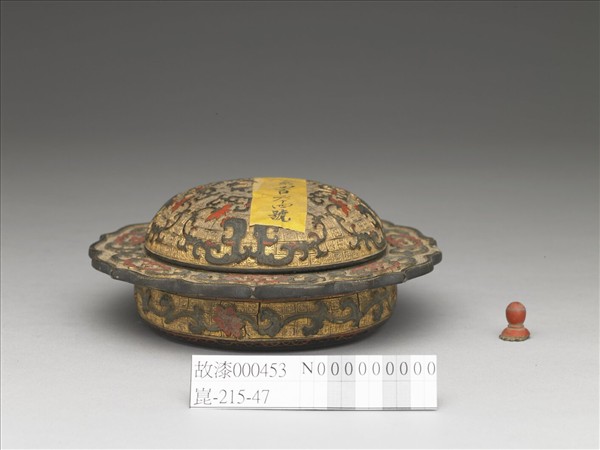 彩漆花卉紋折沿盒