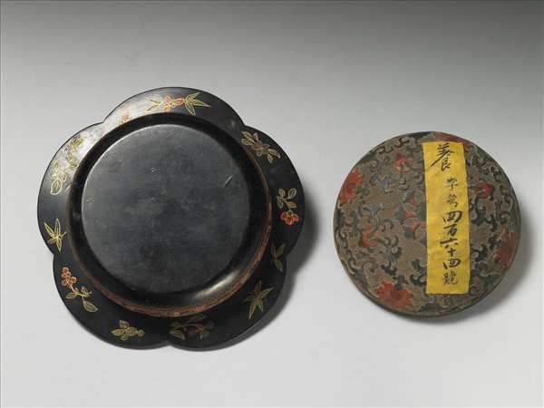 彩漆花卉紋折沿盒