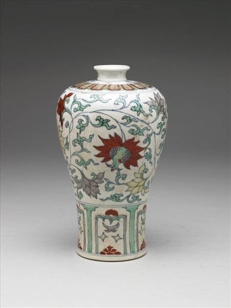 鬥彩番蓮紋梅瓶