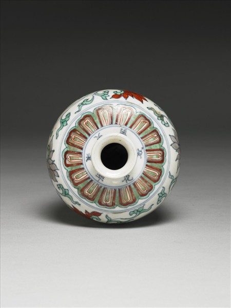 鬥彩番蓮紋梅瓶