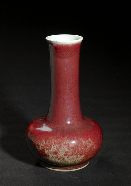 霽紅釉長頸瓶