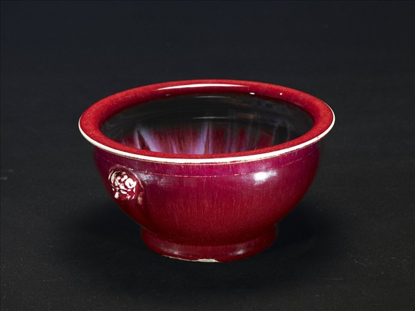 霽紅釉獸耳盆