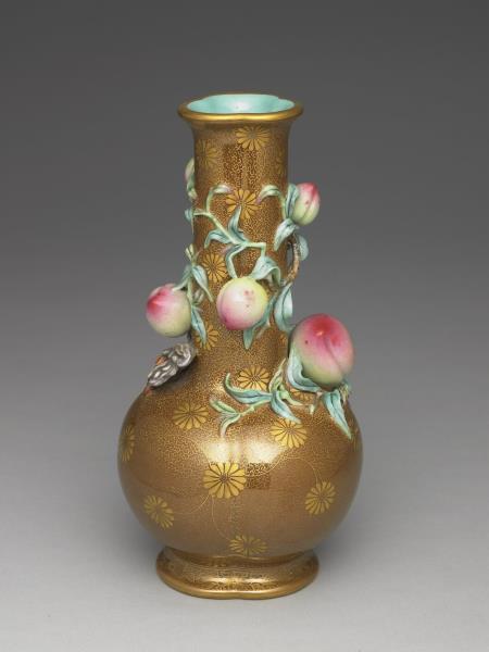 褐釉描金蟠桃瓶