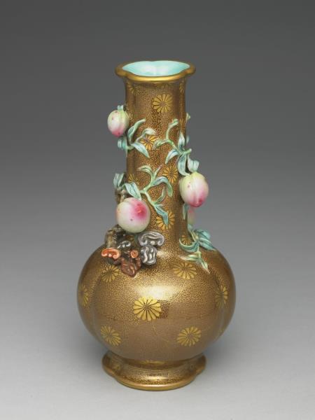 褐釉描金蟠桃瓶