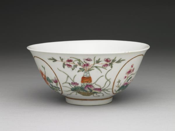 五彩四季花卉紋碗