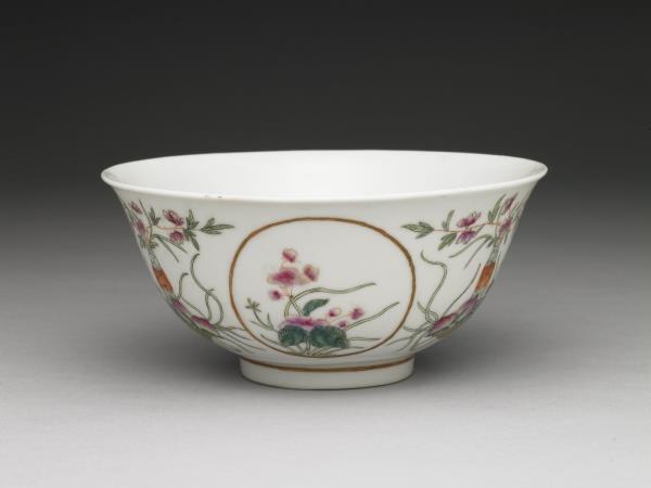 五彩四季花卉紋碗