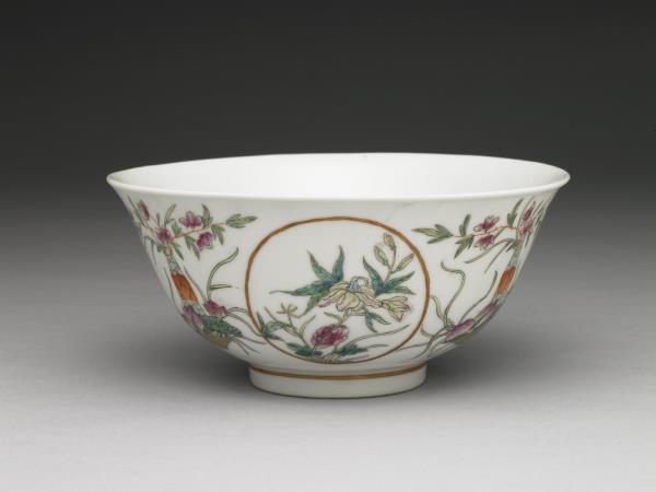 五彩四季花卉紋碗