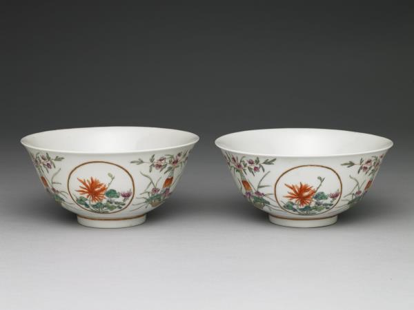 五彩四季花卉紋碗