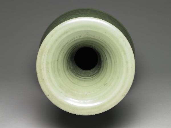 龍泉窯 青瓷劃花花卉紋鳳尾瓶