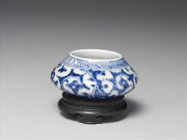 青花卷草紋水盛