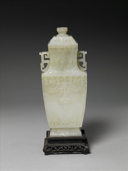 玉莨苕葉紋方壺