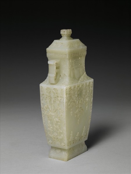 玉莨苕葉紋方壺