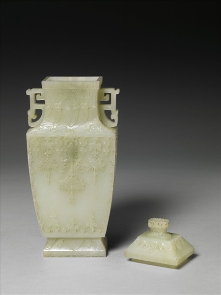 玉莨苕葉紋方壺