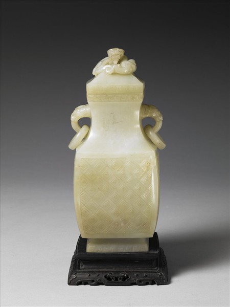 玉鋪首銜環方壺