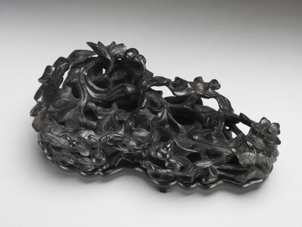 紫檀瓜瓞紋木座