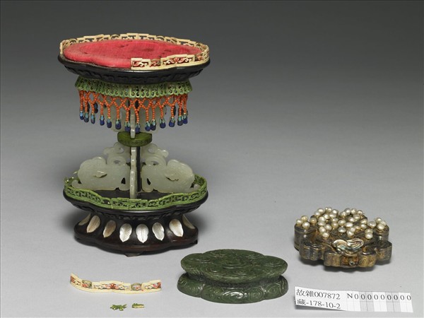 銅鍍金嵌珠盤長