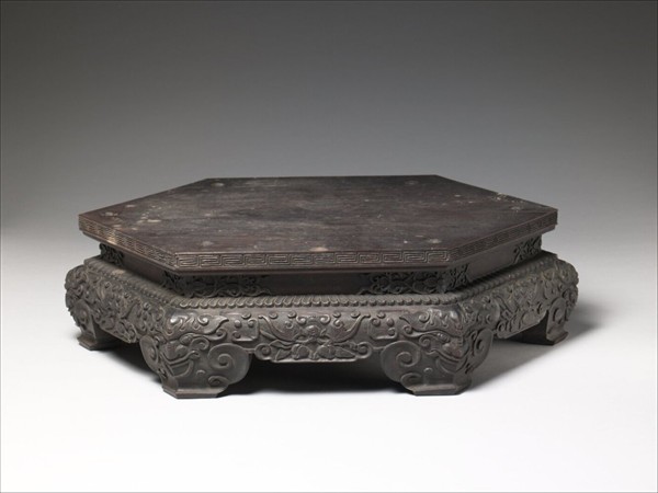 獸面紋六角形木座