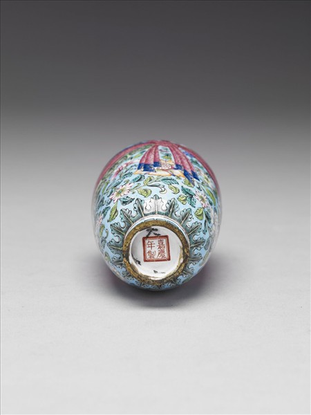 銅胎畫琺瑯四季花卉包袱紋瓶