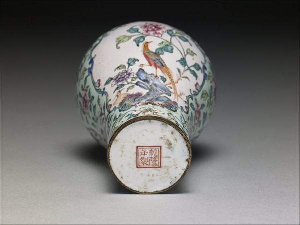 銅胎畫琺瑯花鳥圖梅瓶