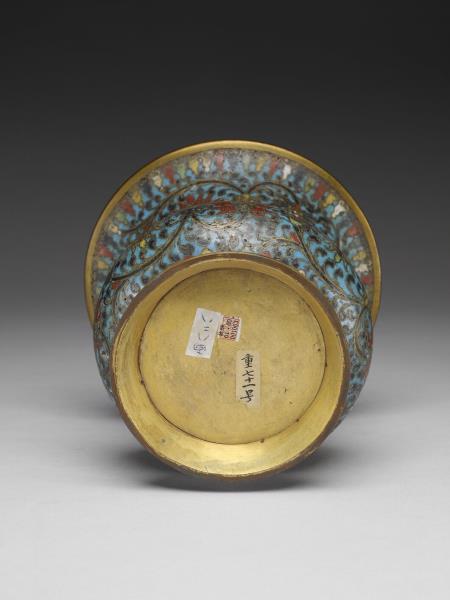 掐絲琺瑯番蓮紋尊