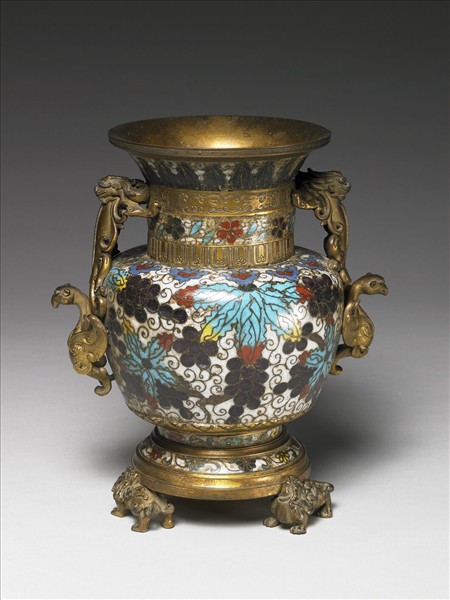 掐絲琺瑯葡萄紋尊