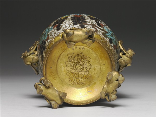 掐絲琺瑯葡萄紋尊