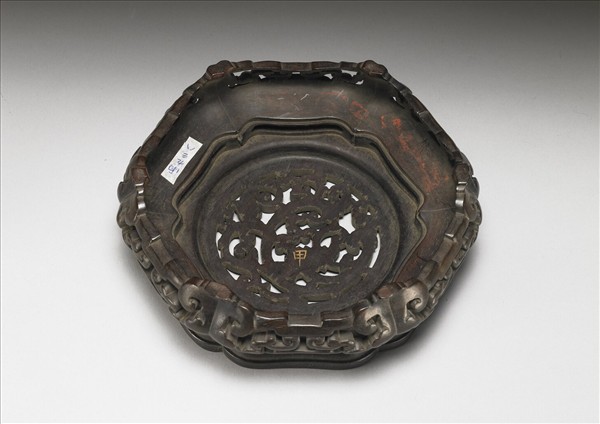 花葉紋葵形木座