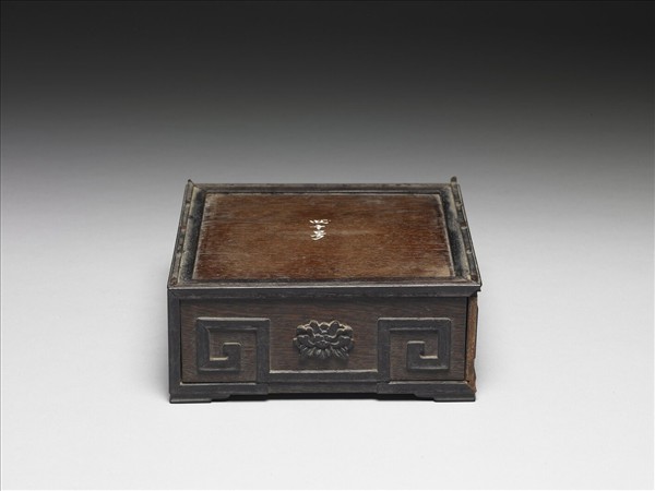 番蓮紋木盒
