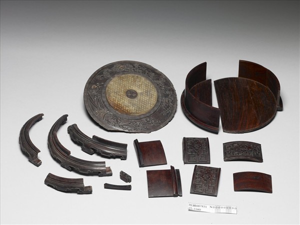 紫檀嵌玉璧圓盒