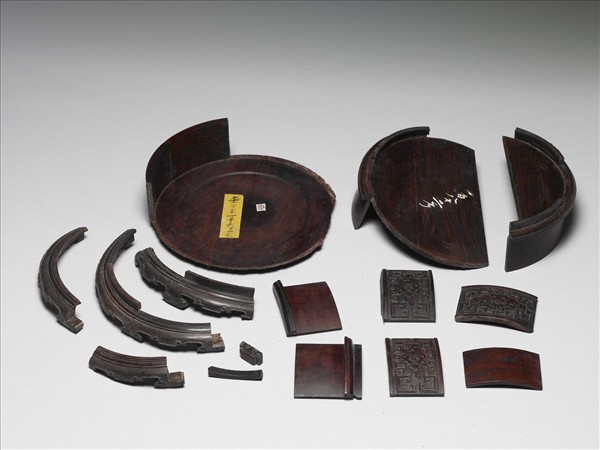 紫檀嵌玉璧圓盒