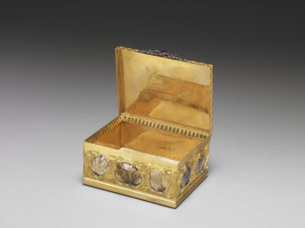 金嵌瑪瑙鼻煙盒