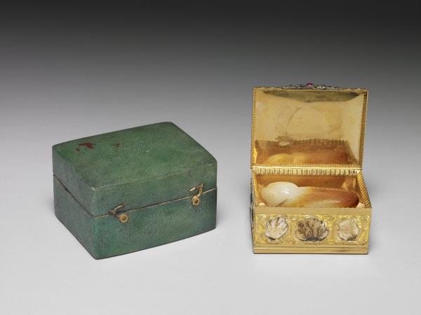 金嵌瑪瑙鼻煙盒