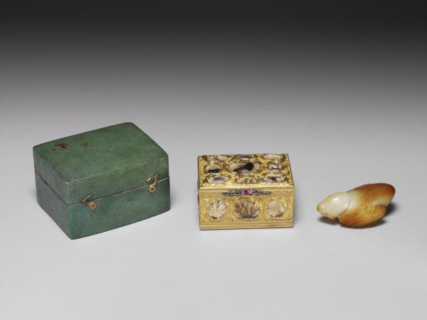 金嵌瑪瑙鼻煙盒