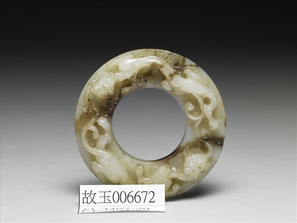 玉螭虎乳丁紋璧