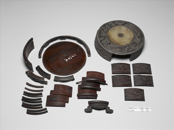 紫檀嵌玉璧圓盒